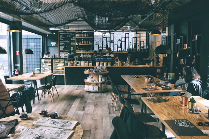 People talking in a bright café